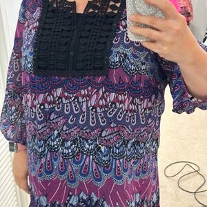 Pretty sheerish tunic. Women’s plus size 20 with lace detail